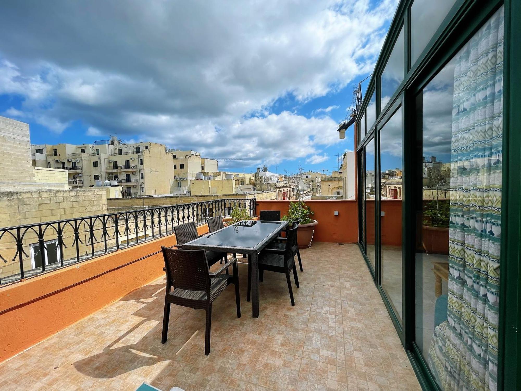 Fantastic 3 Bedroom Duplex Penthouse With Terrace Sliema Eksteriør billede